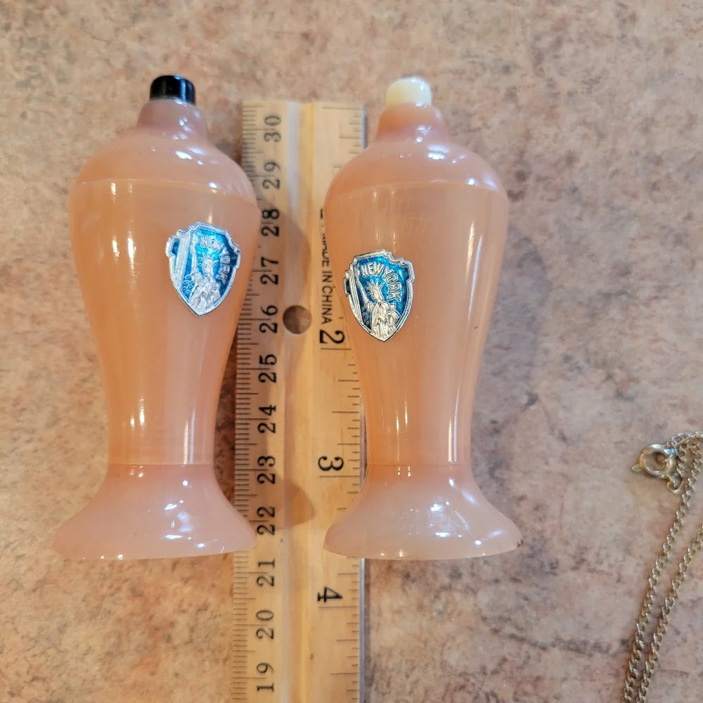 Vintage Carvanite Salt & Pepper Shakers ~ NY Souvenir ~ Art Deco Look ~ FINAL!